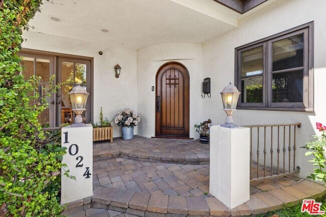 Building Photo - 1024 25th St