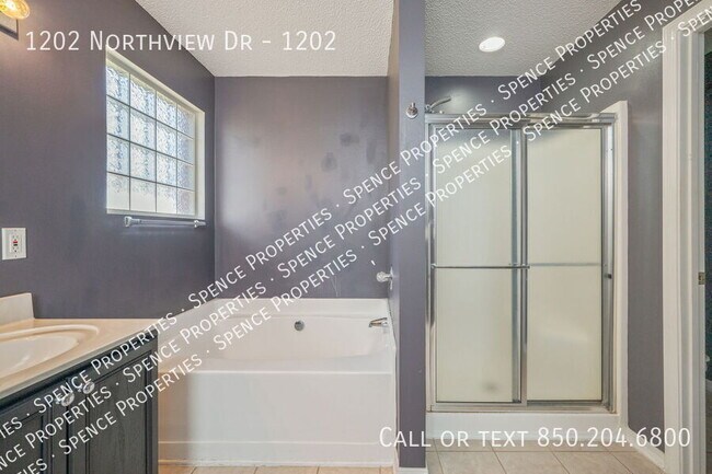 Building Photo - 1202 Northview Dr