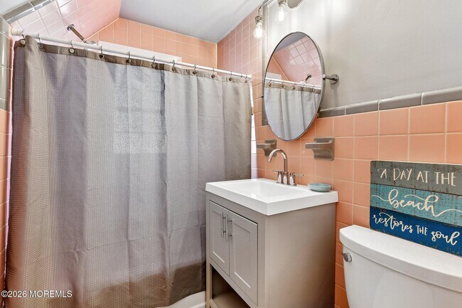 Building Photo - 1850 Fernwood Rd