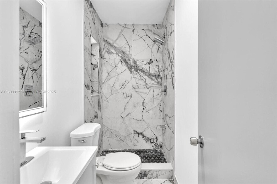 Building Photo - 418 S 57th Way