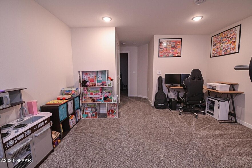 Building Photo - 809 Thames Ct