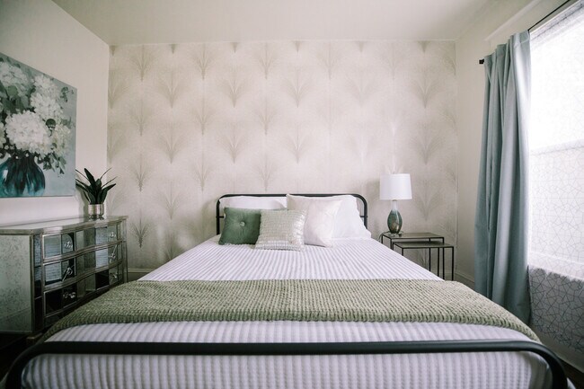 Building Photo - 1011 Forest Park Blvd NW