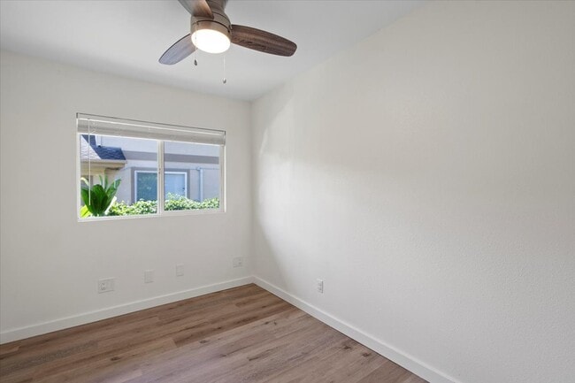 Building Photo - 36 Pokoa Pl