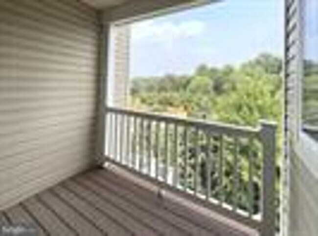 Building Photo - Beautiful 3bd 2/2bths town home in Summerfield Village!