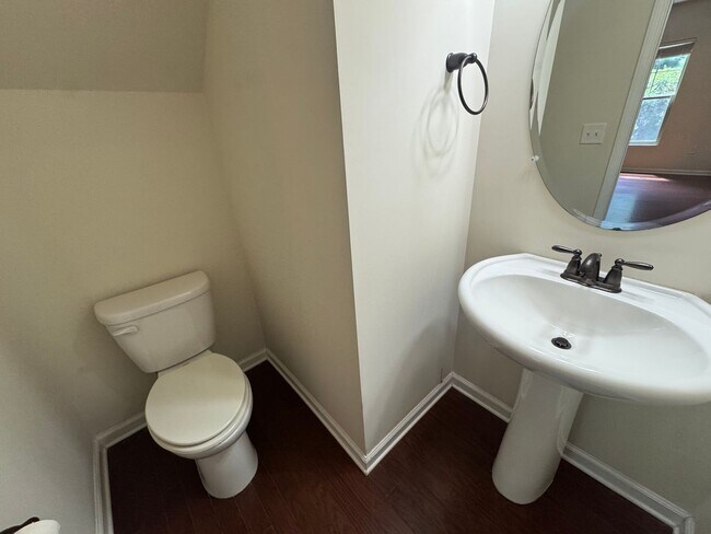 Building Photo - 3 Bedroom/2.5 Bath Brick Townhome in Cary NC