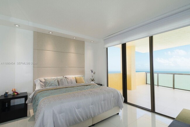 Building Photo - 16275 Collins Ave