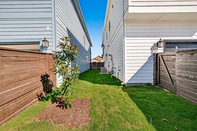 Building Photo - 3350 City Heart Ave