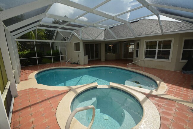 Building Photo - Luxurious Pool Home in gated community of ...