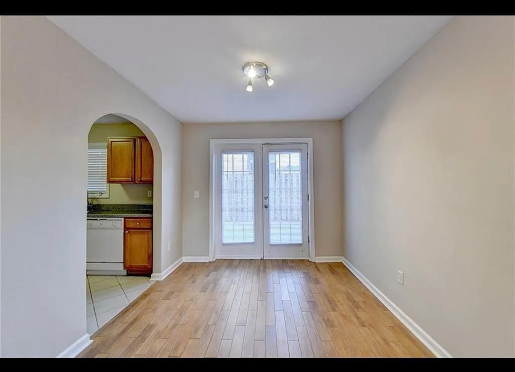 Building Photo - 810 Summer Pl NW