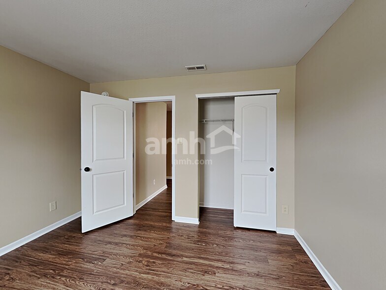 Building Photo - 2289 Seven Peaks Dr