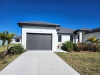 Building Photo - Brand New Duplex