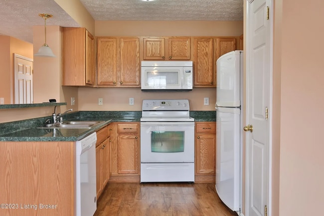 Kitchen - 6736 Arbor Creek Dr