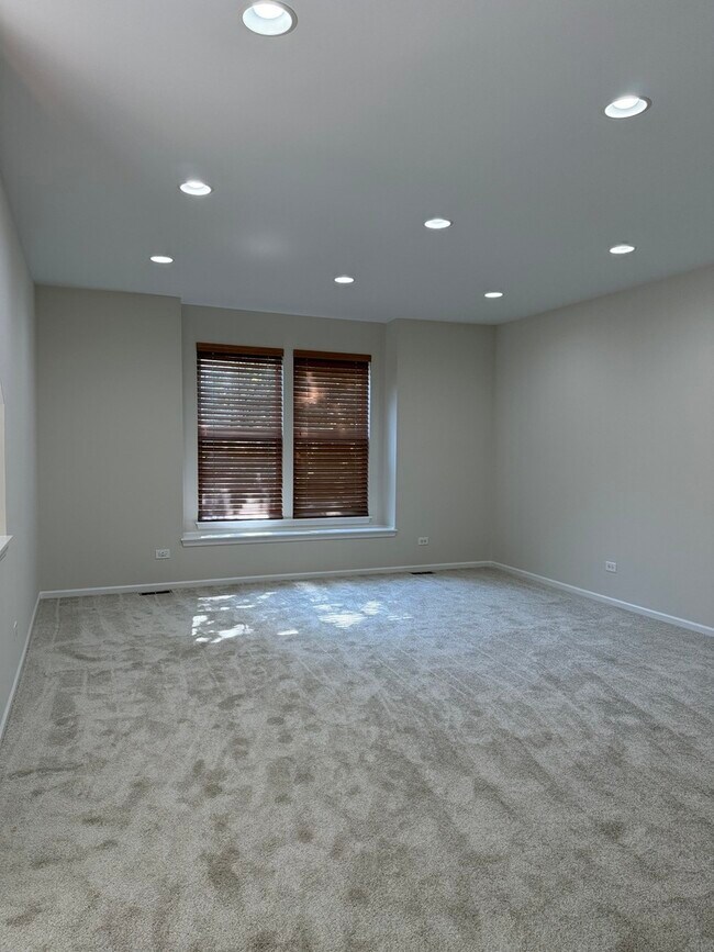 Building Photo - 5588 Cambridge Way