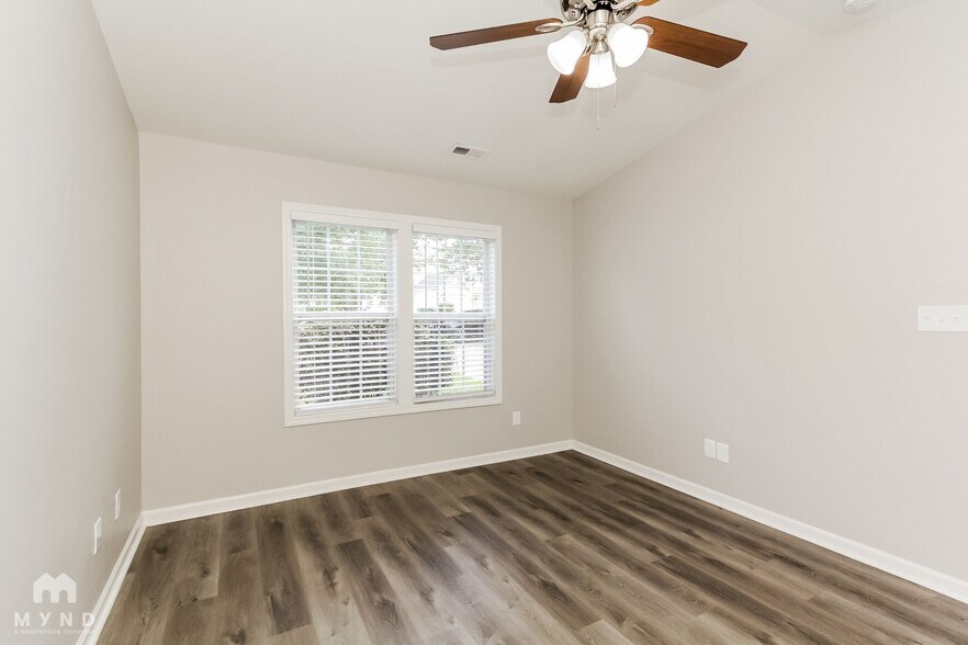 Building Photo - 10325 Hugue Way