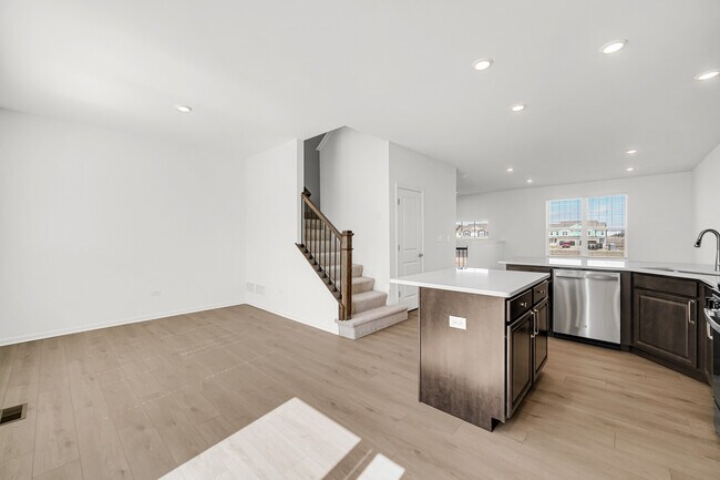 Building Photo - 25718 W Yorkshire Dr