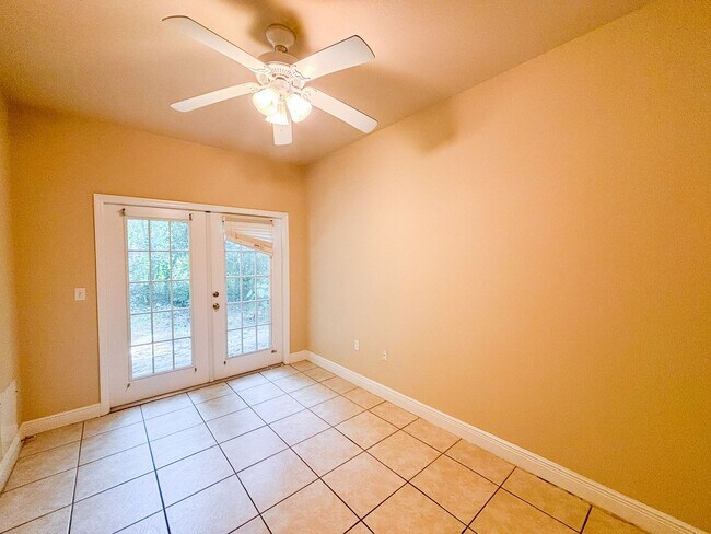 Building Photo - Chase Hollow #40