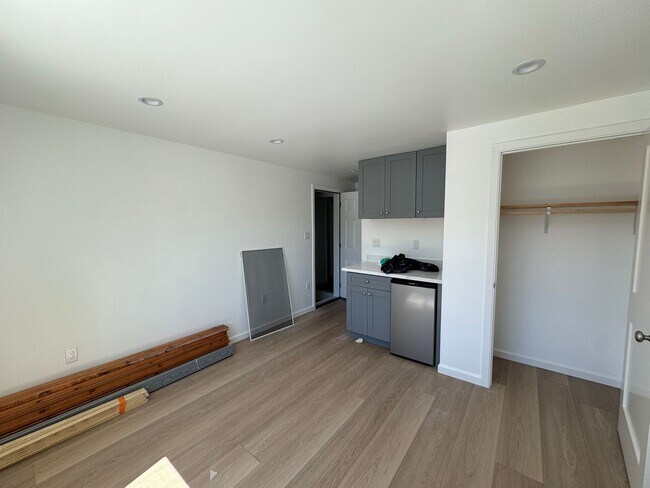 Building Photo - 14 Ocean Grove Ave