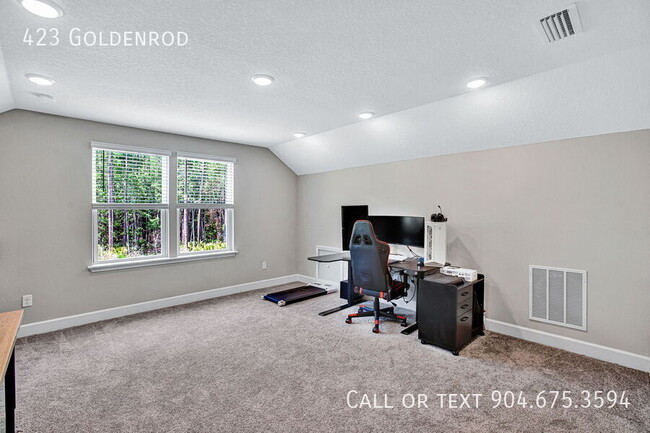 Building Photo - 423 Goldenrod-