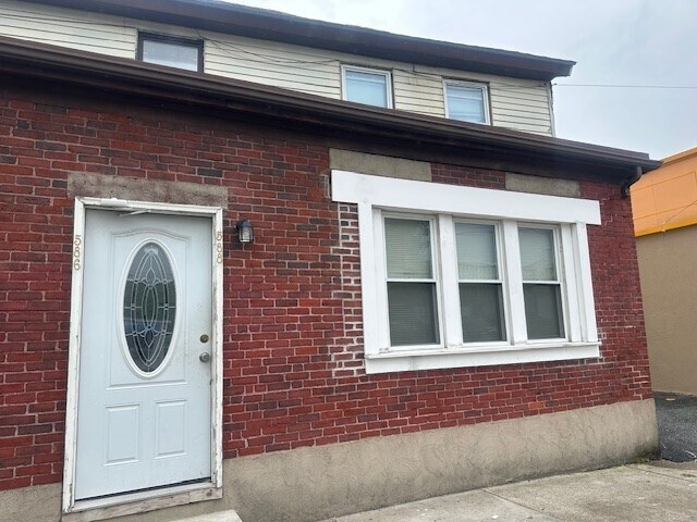 Primary Photo - 588 Waverly St