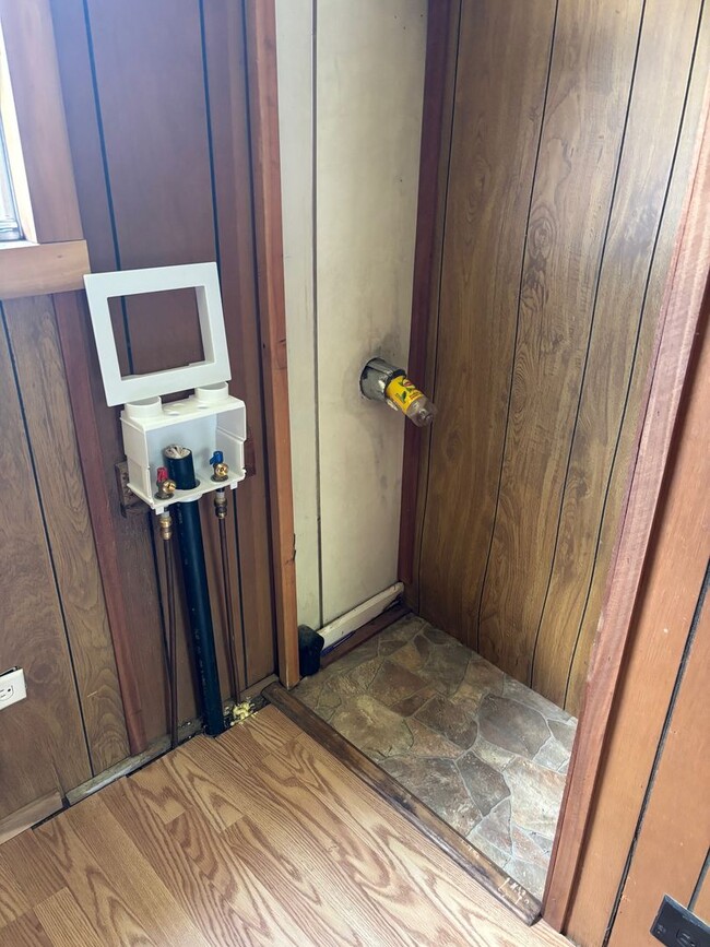 Building Photo - 2 BDRM 1 BA SINGLEWIDE MOBILE HOME IN PARK...
