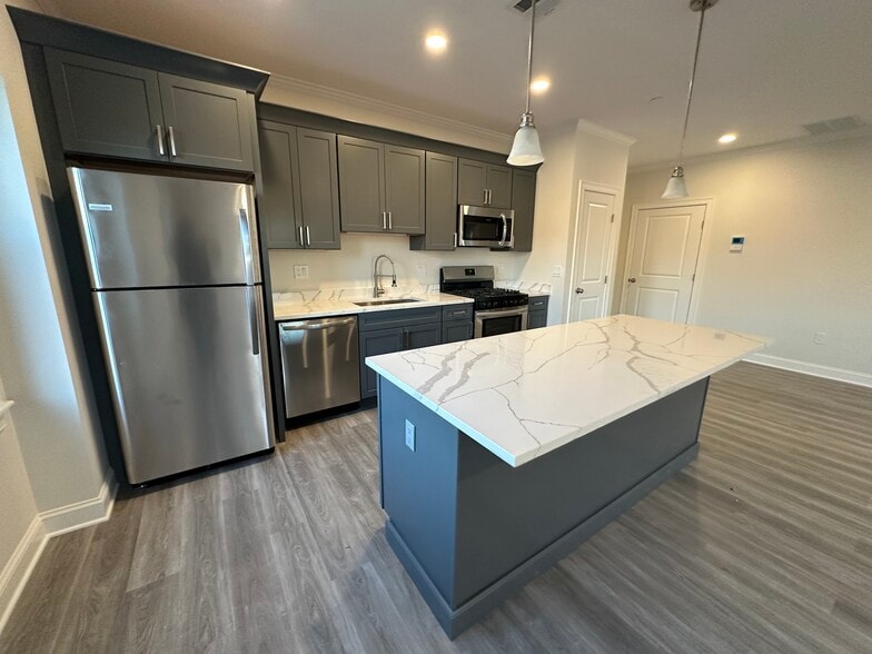 Building Photo - 48 Nichols St