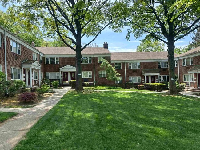 Building Photo - 192 Hillside Ave