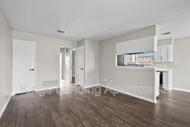 Primary Photo - 306 Kings Way Dr