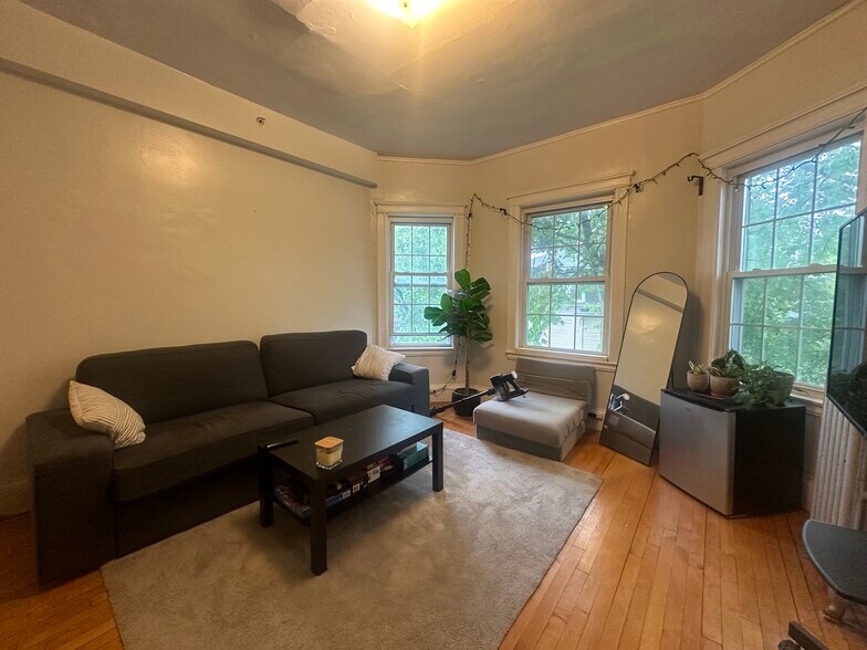 Building Photo - 156 Magazine St