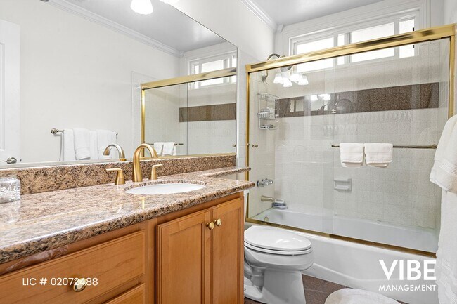 Building Photo - Gorgeous GUARD GATED Westlake Island 3+3 h...