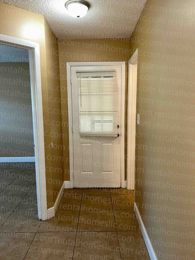 Building Photo - Remodeled Patio Home, Minutes Away From UCF, Technology Park, & the E/W Expressway