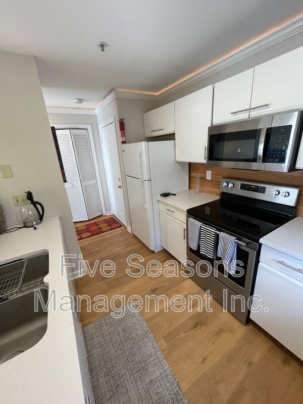 Building Photo - 352 Hildred Dr