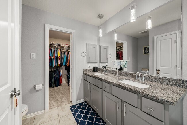 Building Photo - 5003 Lehman Oaks Dr