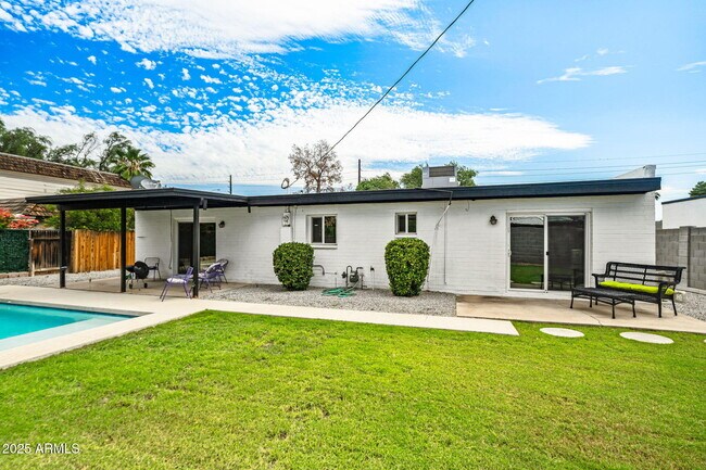 Building Photo - 8326 E Crestwood Way