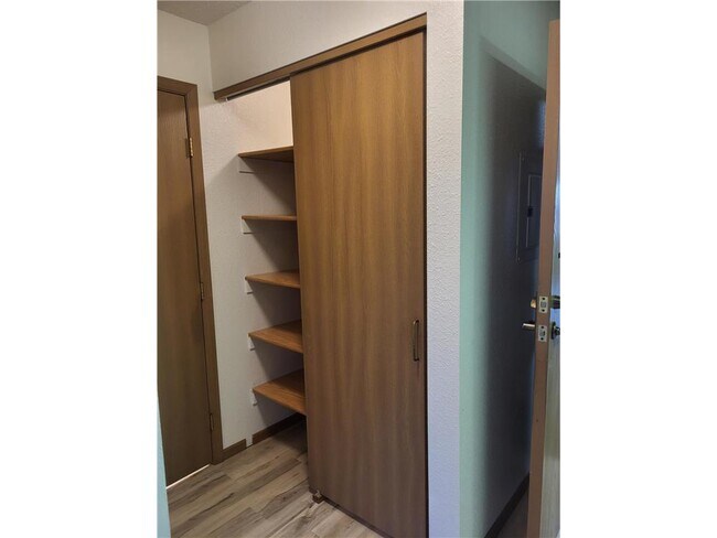 Building Photo - 609 Main St S