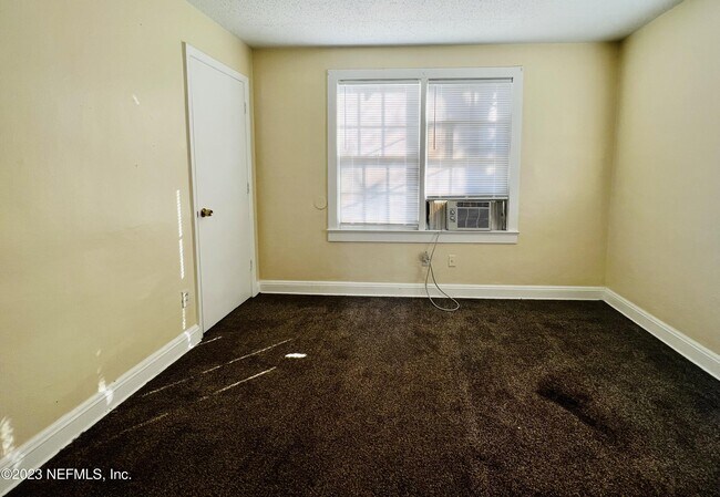Building Photo - 708 Shearer Ave