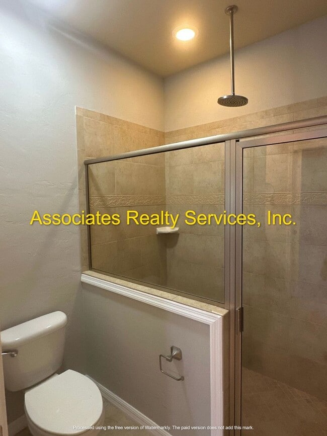 Building Photo - Sublease!   Lovely End Unit in Villas of West End LOOK!