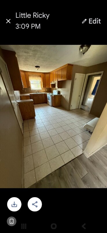 Building Photo - 713 Sorrells Dr