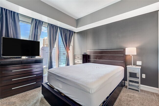 Building Photo - 2700 S Las Vegas Blvd