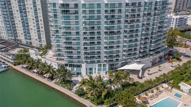 Building Photo - 6700 Indian Creek Dr