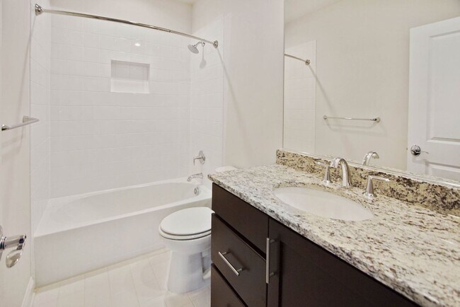 Building Photo - 5 Bed 4.5 Bath - Bethesda Single Family - ...