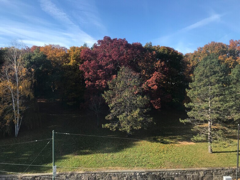 Building Photo - 1880 Commonwealth Ave