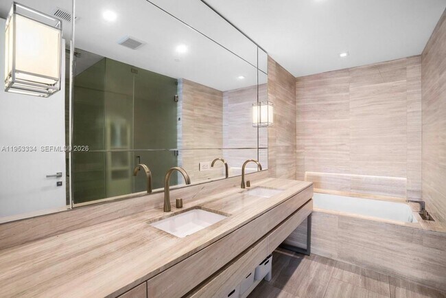 Building Photo - 18975 Collins Ave