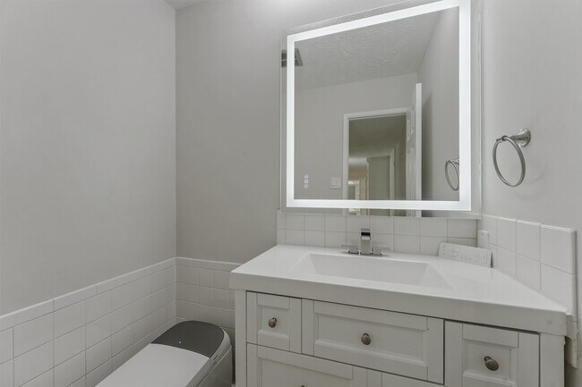 Building Photo - 3902 Marywood Dr