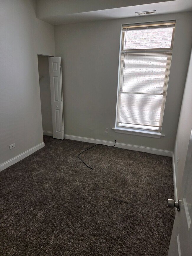 Building Photo - 3143 W Warren Blvd