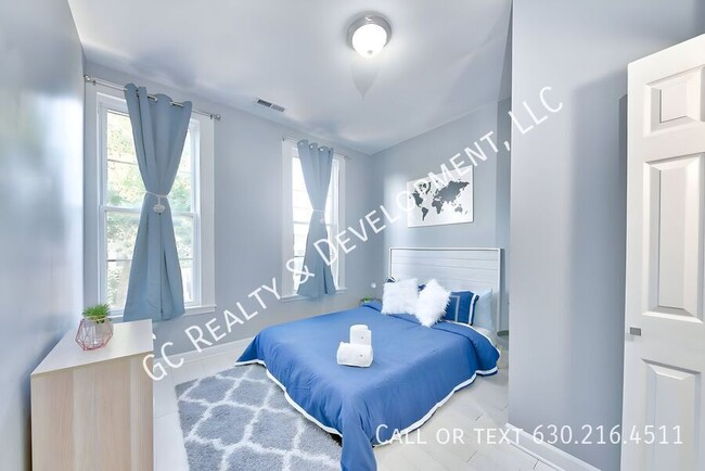 Building Photo - 460 W 28th Pl