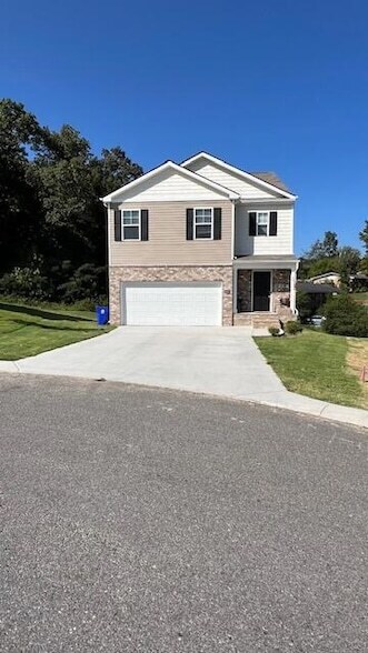 Building Photo - 3305 Serenity Dr NE