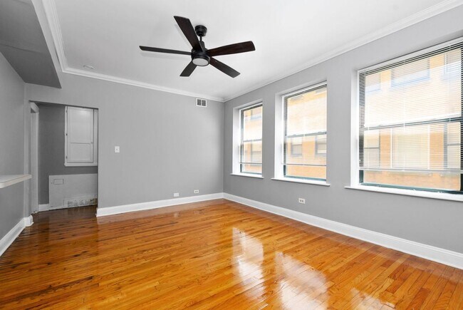 Building Photo - One Bedroom Unit in South Shore