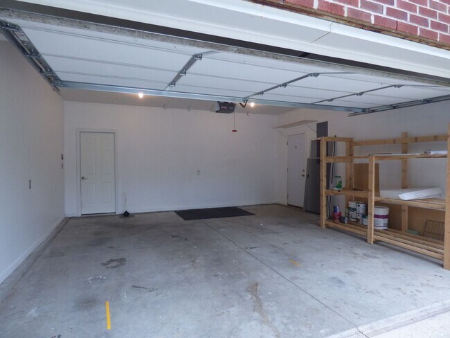 Building Photo - Lovely & Spacious House in Southpoint! 4 B...