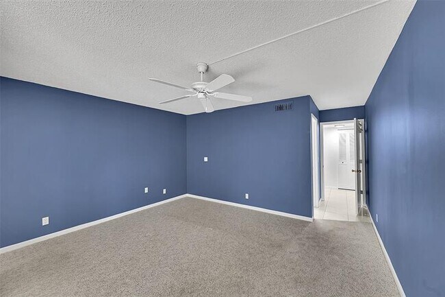 Building Photo - 14773 Cumberland Dr