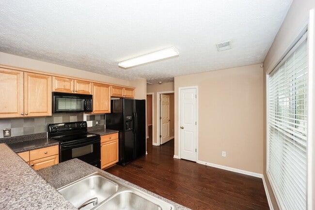 Building Photo - 75 Bellaire Ln